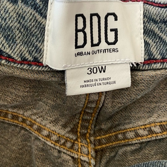 BDG Logan Buckel Barrel Boyfriend Jeans - Picture 4 of 6